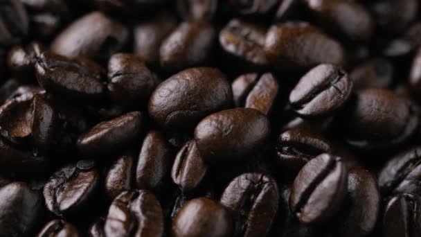 Roasted coffee beans close up. rotating video — Stock Video