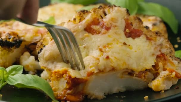 Cutting and eating Cauliflower steak with marinara sauce and cheese. Healthy vegetarian food. rotating video — Video Stock