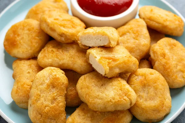 Vegetarian vegan crispy nuggets with ketchup on blue plate — Stock Photo, Image