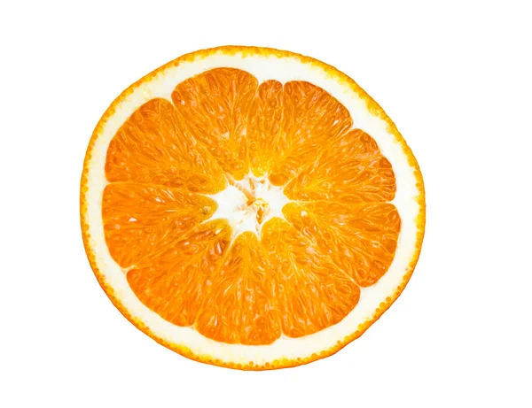 Isolamento de frutas laranja fatiadas frescas em branco — Fotografia de Stock