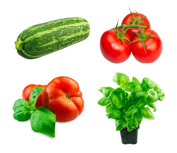 Basil dengan daun hijau dalam panci. Zucchini atau labu musim panas courgette. Tomat merah matang segar. Sayuran ekologi alami. Terisolasi pada latar belakang putih — Stok Foto