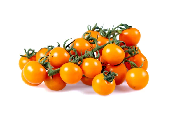 Tomates de ciruela amarillos frescos maduros, en rama. aislado sobre fondo blanco . — Foto de Stock