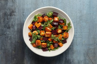 Halloumi, Tatlı Patates, Pancar Salatası Sağlıklı Yemek