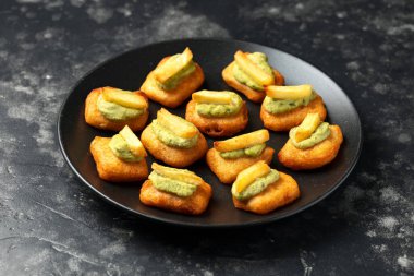 İngiliz Mini Balık ve bezelye püresi. Parti Atıştırmalığı.