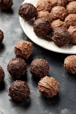 Vanilyalı çikolatalı ve sütlü mantarlı..