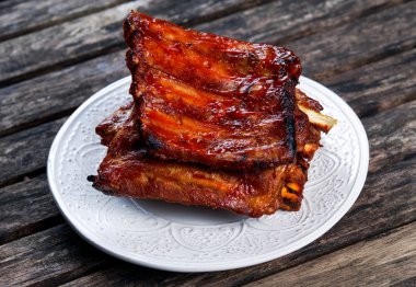 Kavrulmuş Domuz kaburga ve kızarmış patates