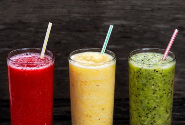 Taze smoothies cam - kırmızı, sarı ve yeşil