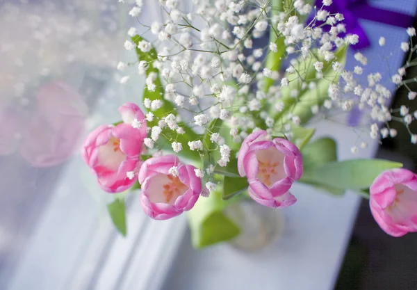 Pembe lale kompozisyon