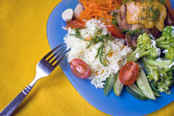 Tabak pirinç ve sebze