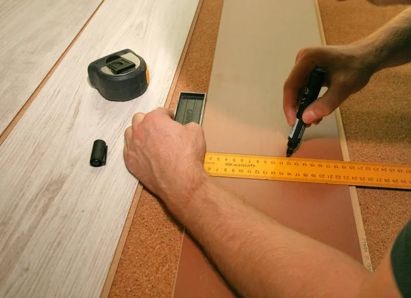Installing the laminate board