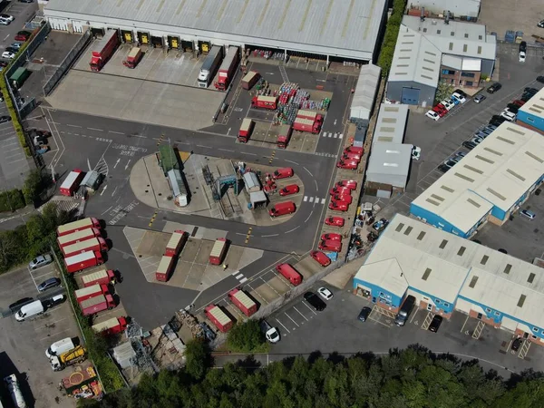 Kraliyet Posta Deposunun hava görüntüsü Kamyon ve depo sıralama