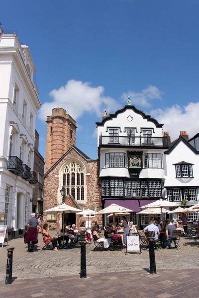 Exeter Centro de la ciudad mostrando arquitectura mixta histórica y escénica — Foto de Stock