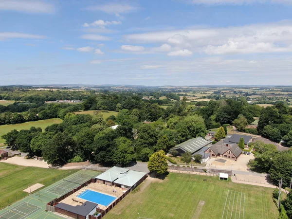 Aerial view of a rural school set in beautiful countryside — Stock Photo, Image