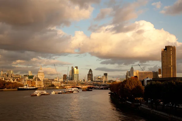 London skyline inklusive St Pauls i London England — Stockfoto
