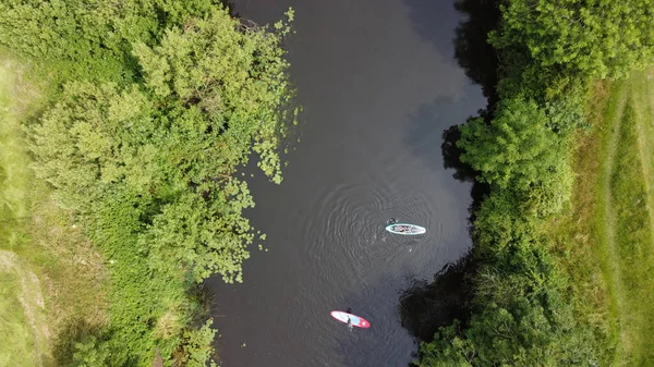 Αεροφωτογραφία δύο επιβαινόντων κουπί σε ένα ποτάμι — Φωτογραφία Αρχείου