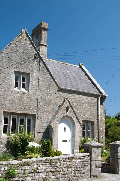 Uma atraente casa de pedra Purbeck na aldeia de Kingston em Dorset — Fotografia de Stock