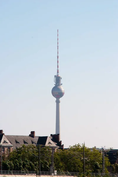 Tour de télévision emblématique et célèbre des Berlins — Photo