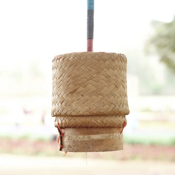 糯米的竹木质水稻框 — 图库照片