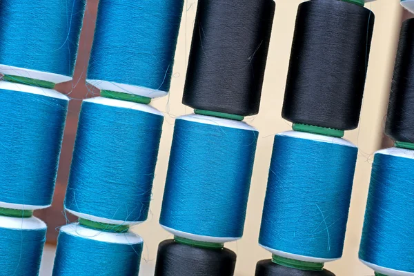 Färgglada raw silk tråd — Stockfoto