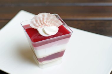 çilek panna cotta
