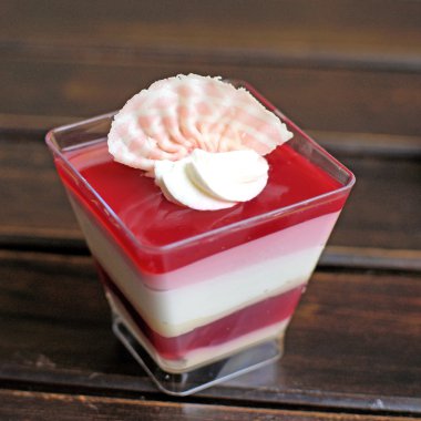 çilek panna cotta