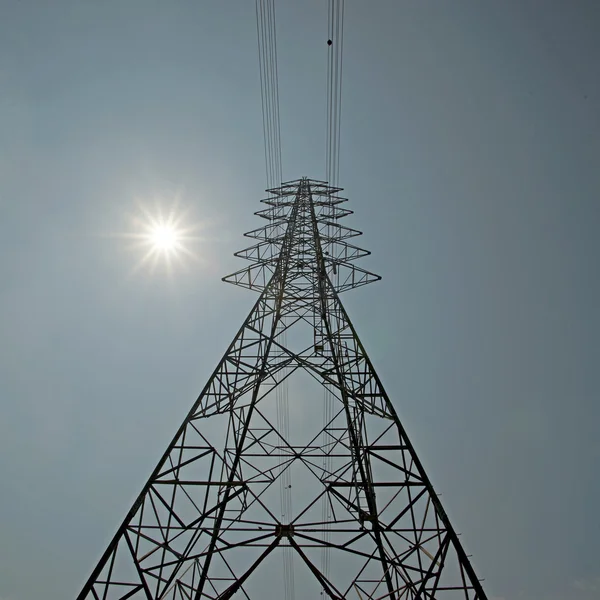 Torre eléctrica de alto voltaje — Foto de Stock