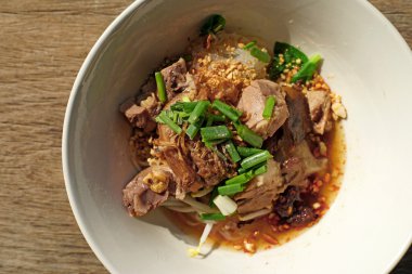 pirinç şehriye çorbası kızarmış domuz eti ile