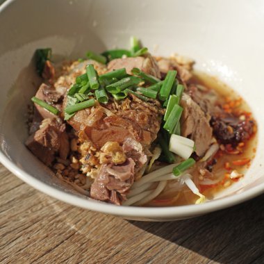 pirinç şehriye çorbası kızarmış domuz eti ile