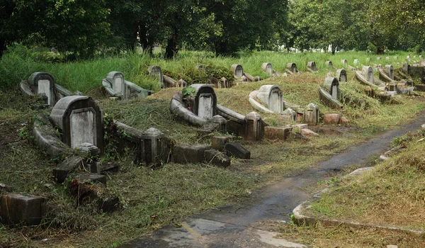 Oude grafstenen en begraafplaatsen — Stockfoto