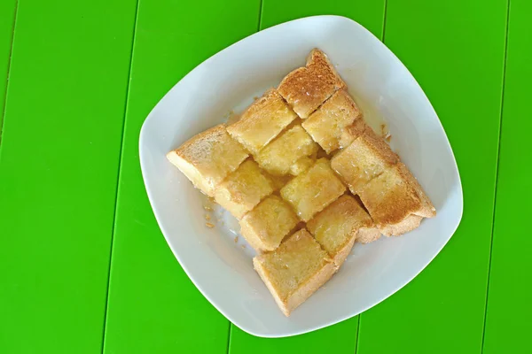 Rebanada tostada con mantequilla de leche condensada azucarada y azúcar —  Fotos de Stock