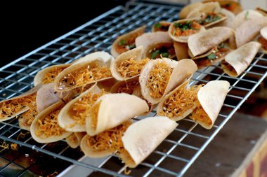 Taylandlı çıtır gözleme