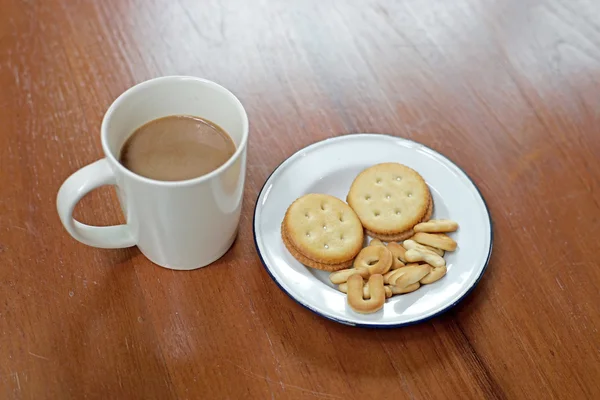 Caffè caldo con biscotti e biscotti Immagine Stock