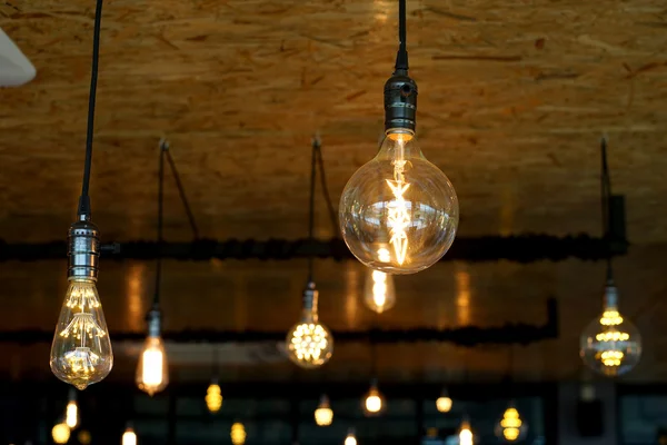 Декоративные антикварные лампочки из вольфрама — стоковое фото