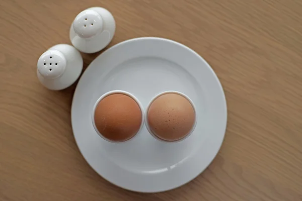Jajka na miękko w eggcup — Zdjęcie stockowe