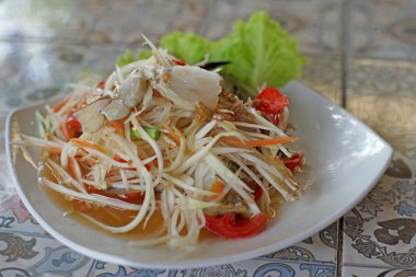 Papaya salatası veya som-tam 