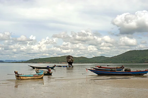 Fishing boat on the beach — Stock Photo, Image