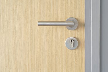 Kapı kolu ve anahtar deliği