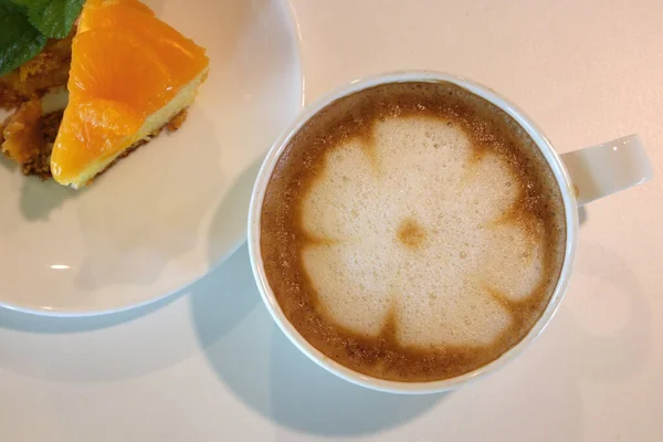 Kopp Varm Latte Konst Kaffe Träbord — Stockfoto