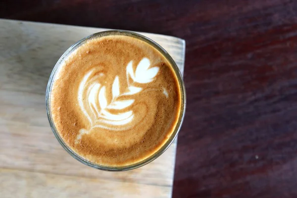 Kopp Varm Latte Konst Kaffe Träbord — Stockfoto