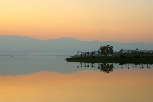 Photo Beautiful Sunset Lake — Stock Photo, Image