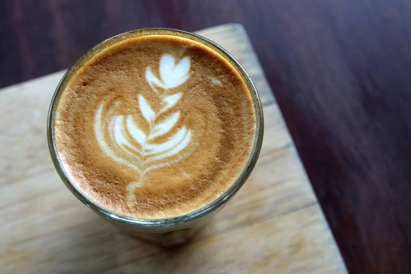 Kopp Varm Latte Konst Kaffe Träbord — Stockfoto