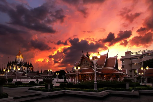 Paviljong i thailändsk tempel — Stockfoto