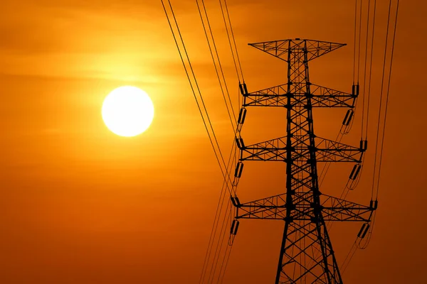 Silueta de torre eléctrica de alto voltaje —  Fotos de Stock