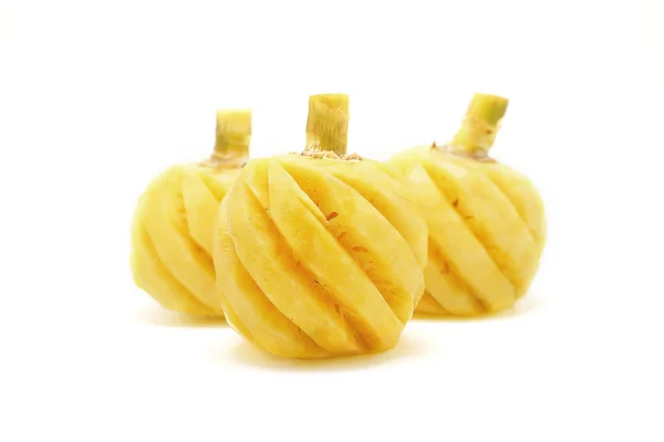 Ananas pelato su sfondo bianco — Foto Stock