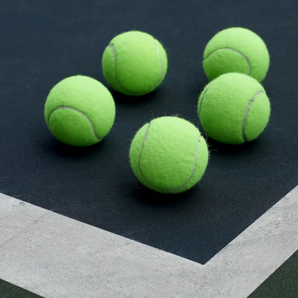 Tennis ball  on court  background — Stock Photo, Image
