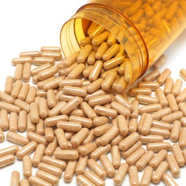 ek vitamin kapsül ve kapsayıcılar şişe üzerinde beyaz backg