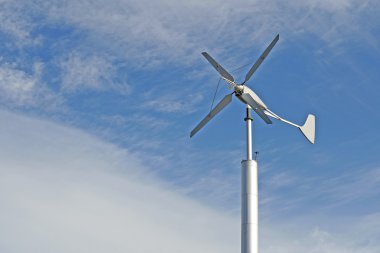 fırıldak gökyüzü arka plan üzerinde yenilenebilir enerji için