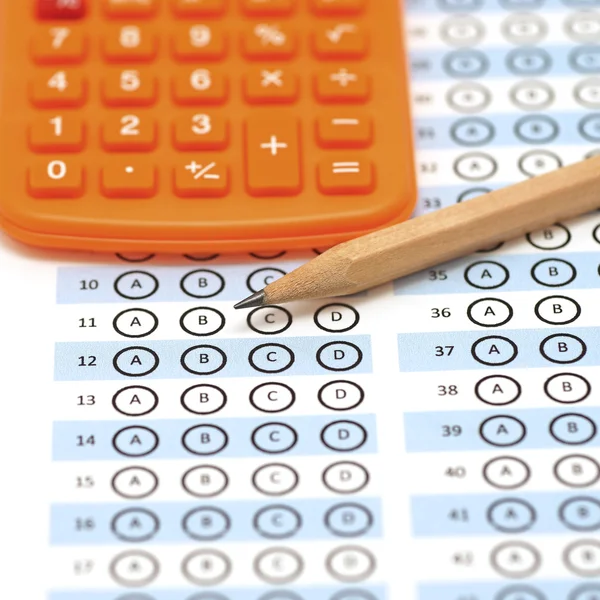 cevap sayfası test puanı kalem ve hesap makinesi ile