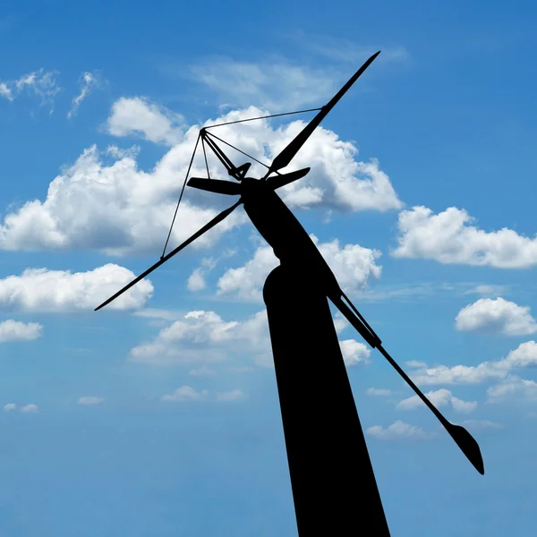 Silhouet van windturbine voor hernieuwbare energie op mooie hemel — Stockfoto