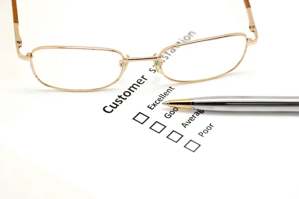 Umfrage zur Kundenzufriedenheit mit Stift und Brille — Stockfoto